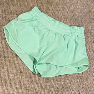Lululemon Hotty Hot Low-Rise Lined Short 2.5"